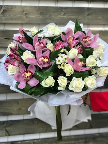 Букет цветов из: Розы и Хризантемы в Редькино