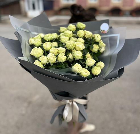 Букет Белые кустовые розы Солинеро в Редькино