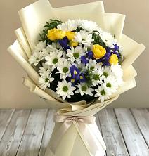 Букет цветов из:  Ирисы, Хризантемы и Розы в Редькино