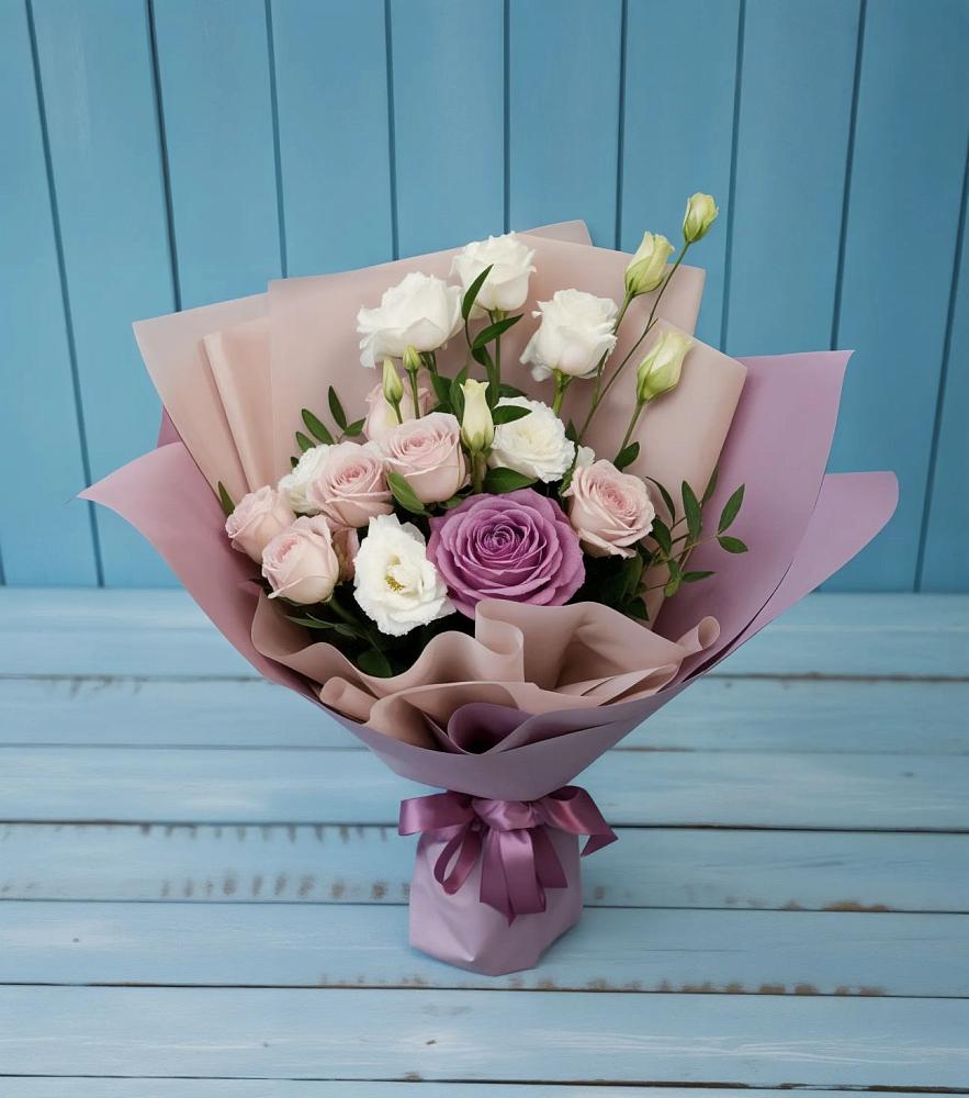 Букет цветов из: Розы и Лизиантусы в Редькино